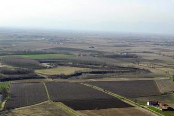 1° Fase - Preparazione dei terreni (Aratura e Concimazione)